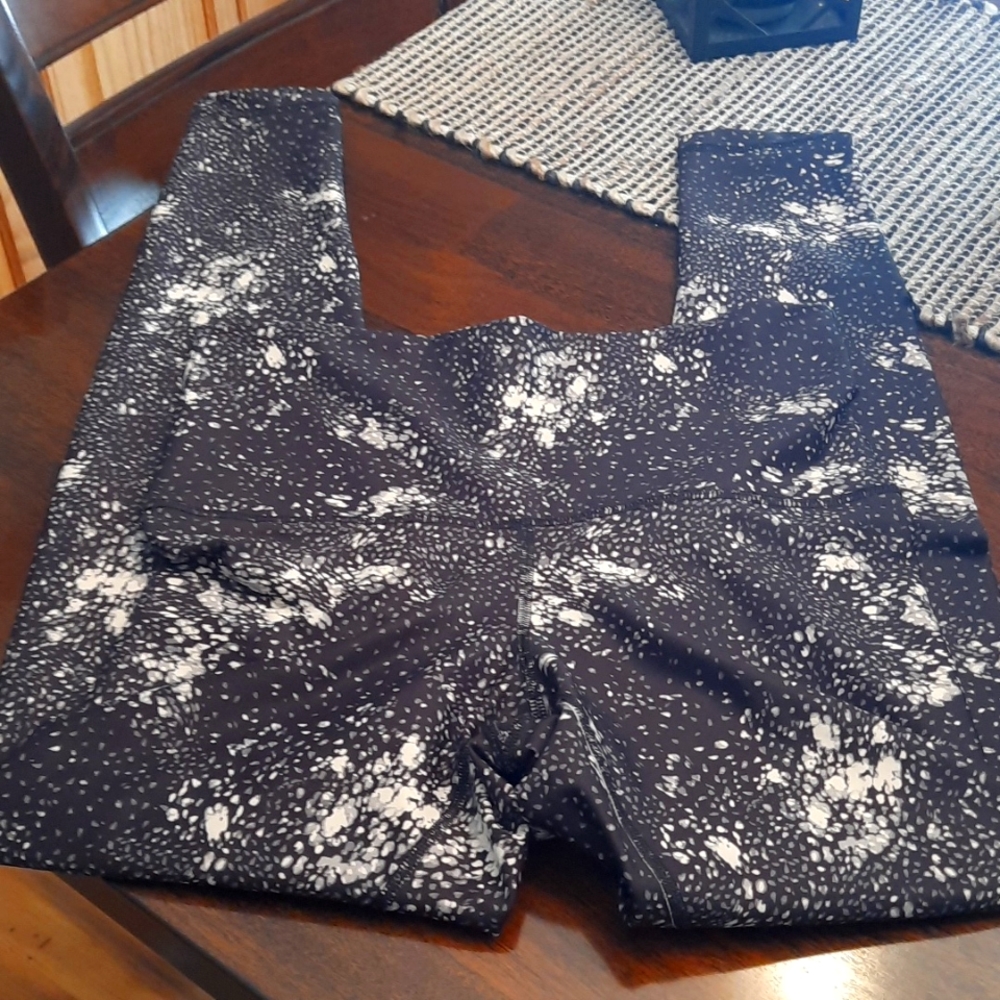 OLD NAVY Leggings Ankle length  NWOT Med. Brown/Cream print